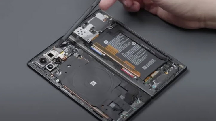 แกะเครื่อง Xiaomi Mix Fold 3 ใหม่เผยภายในของบานพับและ Stack Motherboard